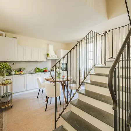 Apartman Comfortable Convenient With Garden Views Lucca