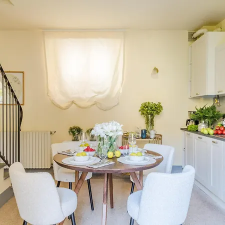 Apartman Comfortable Convenient With Garden Views