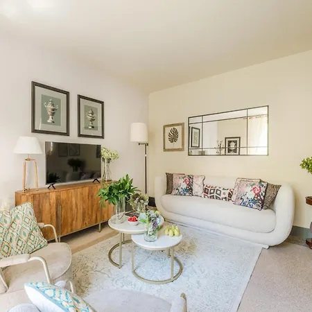 Comfortable Convenient With Garden Views