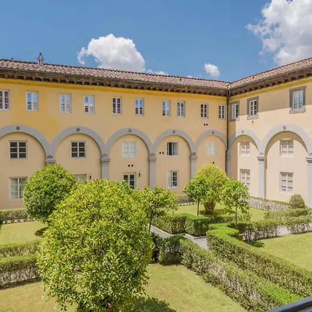 Apartman Comfortable Convenient With Garden Views