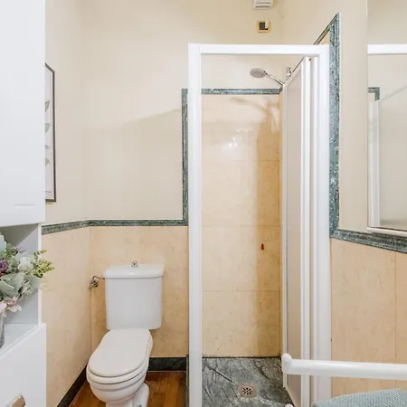 Apartman Comfortable Convenient With Garden Views