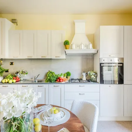 Comfortable Convenient With Garden Views Lucca