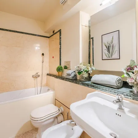 Comfortable Convenient With Garden Views Lucca