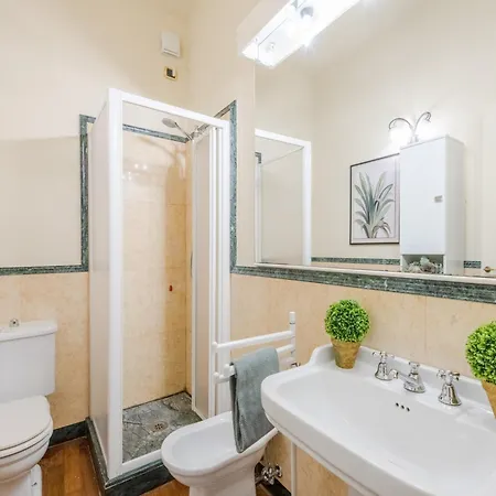 Comfortable Convenient With Garden Views *